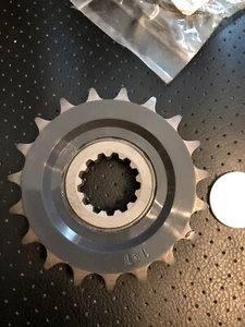 Yamaha Sprocket Drive Gear 3FH 17460 NOS - Picture 1 of 3