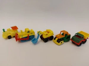 Macchine da costruzione vintage Polonia miniature in plastica giocattolo x4 + locomotiva - Foto 1 di 15