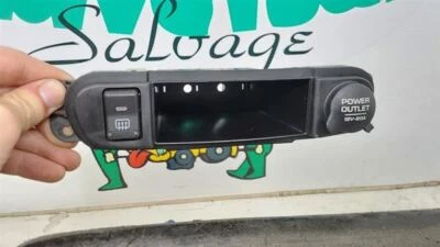 Dodge Neon 2000 interruptor de descongelación trasero y toma de corriente  Foto 1 de 2