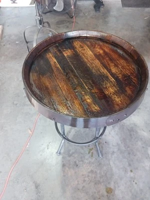 Mesa superior barril bourbon altura ajustable hecha a medida acelgas de fuego, recubierto transparente Foto 1 de 4