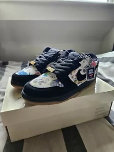 Nike SB Dunk Low x Supreme Rammellzee - Größe UK 7 - Brandneu mit Karton - Bild 1 von 5
