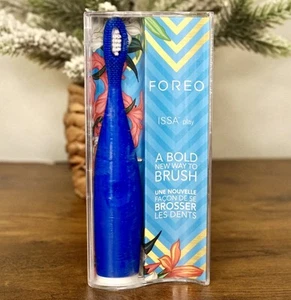 Cepillo de dientes eléctrico de silicona FOREO ISSA Play, azul cobalto - Imagen 1 de 7