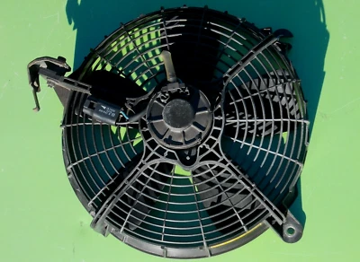 TOYOTA CELICA 90-93 VENTILADOR CONDENSADOR MOTOR Y CUBIERTA 88590-20230 OEM ENFRIADOR DE AIRE Foto 1 de 4