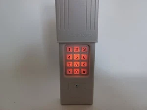 Chamberlain KLIK2U-P2 Universal Wireless Garage Door Keypad - Bild 1 von 12