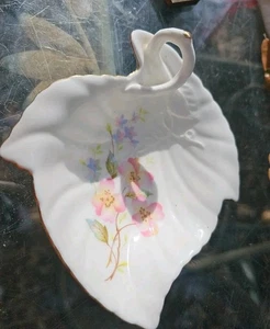 Plato de baratija antiguo adorno dorado, porcelana, floral, mango rizado, elegante - Imagen 1 de 5