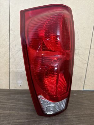 Luz trasera izquierda del conductor para 02-06 Chevrolet Avalanche 1500 876640 OEM Foto 1 de 4