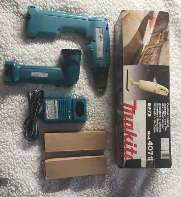 Makita Vacuum, Drill, Flashlight, With 2 Batteries And Charger - Image 1 of 4