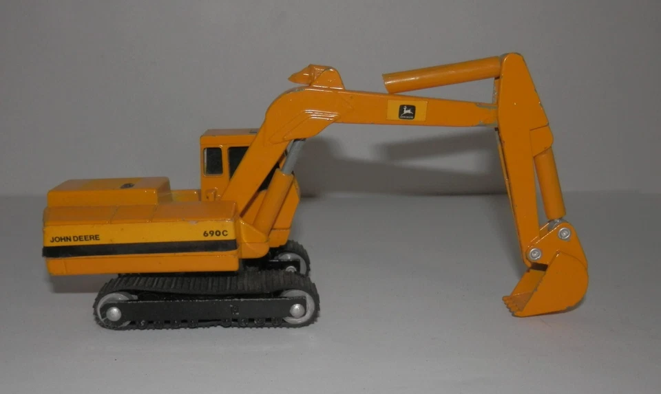 Excavadora John Deere 690C Ertl 1:64 de colección (pluma rota) Foto 1 de 4