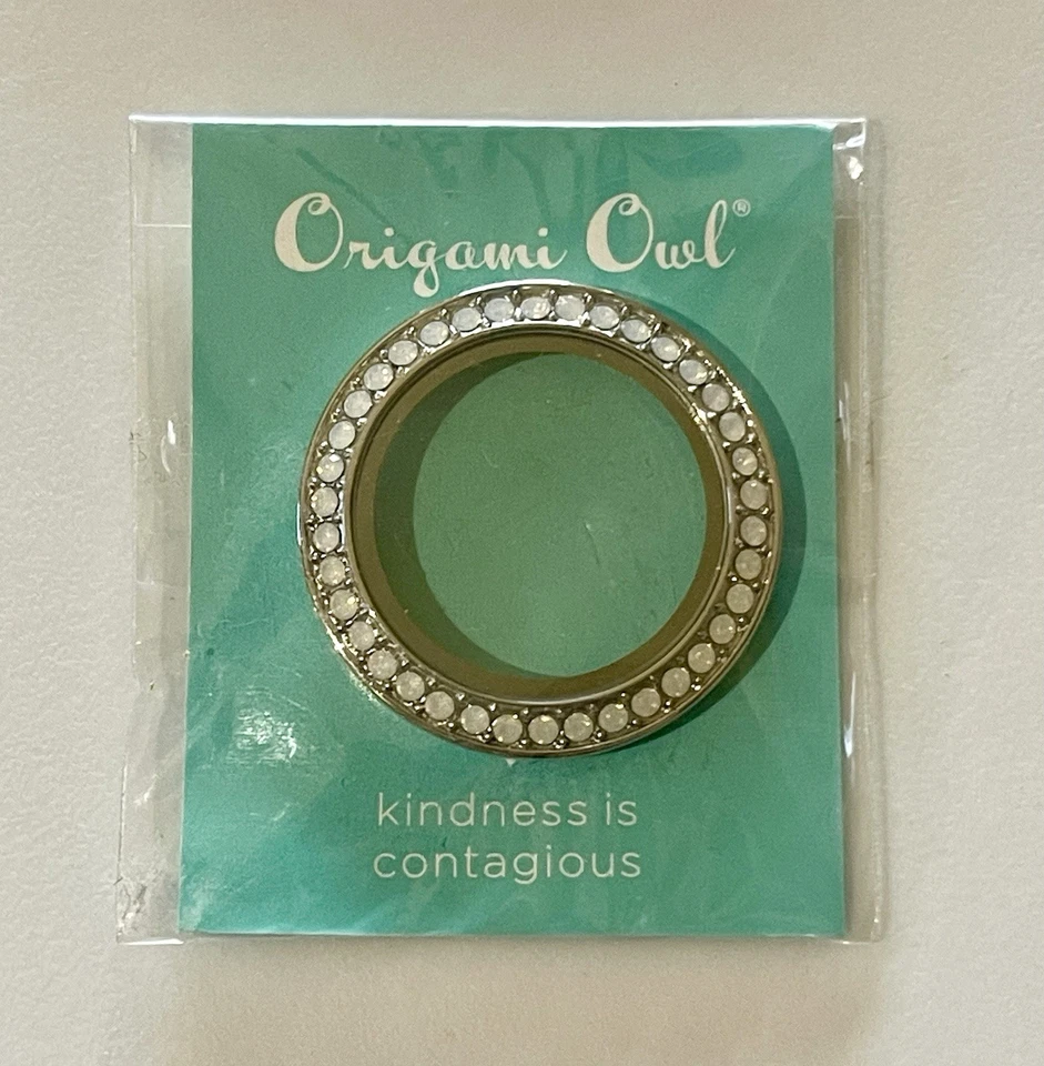 Origami Owl Mediano Plateado Torcido Medallón Cara Solo con Ópalo Blanco Swarovski BZ0011 Foto 1 de 3