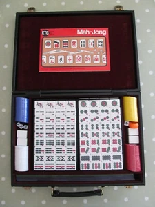 VINTAGE MAH JONG SET IN A CARRY CASE COMPLETE WITH 148 TWO TONE TILES MAH JONGG - Picture 1 of 12