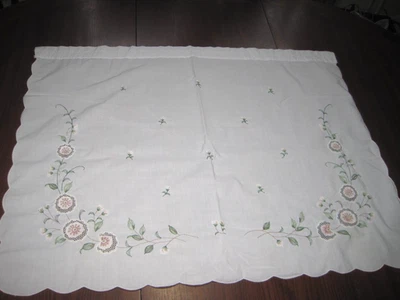 Juego de 3 cenefas/cortinas bordadas florales vintage de 34"" L 26,5 W flores rosas Foto 1 de 4