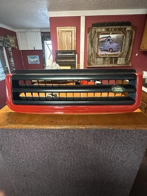 Land Rover Discovery 1999-2002 2 parrilla delantera OEM rojo Foto 1 de 4