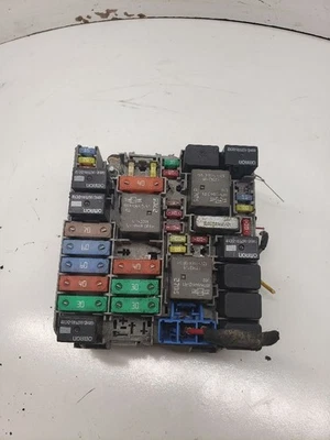 Compartimiento de motor de caja de fusibles compatible con 13 DART 1354806 Foto 1 de 4