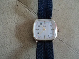 Vintage QQ BY CITIZEN Wind Up Men's Unisex Watch GWO GLASS HAS SCRATCHES - Picture 1 of 5