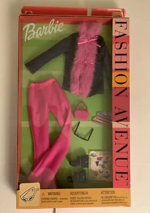 Mattel 25701 Barbie 2002 Fashion Avenue Pink Blue Fur Coat Jean Accessories NIB - Picture 1 of 4
