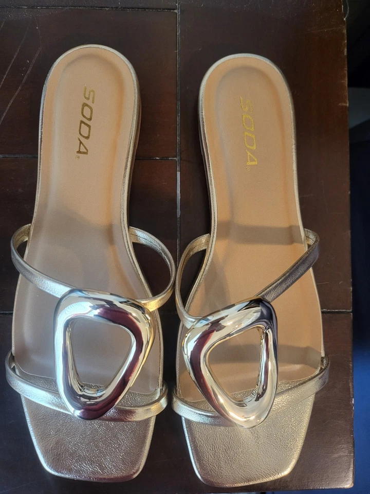 Sandalias Soda Gold talla 10 Foto 1 de 2
