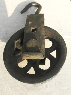 ANCIENNE ROUE DE PUITS ATTACHE EN FER FORGE DIAM 22 CM - Photo 1/4