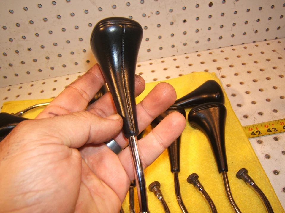 梅赛德斯 1993 - 1995 年 A124 驾驶室汽车皮革变速器正品梅赛德斯 OE 1 Knob 仅限 — 第 1/4 张图片