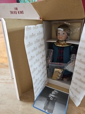 Фарфоровая кукла Ashton Drake Nativity The Third King СОВЕРШЕННО НОВАЯ В КОРОБКЕ - Изображение 1 из 4