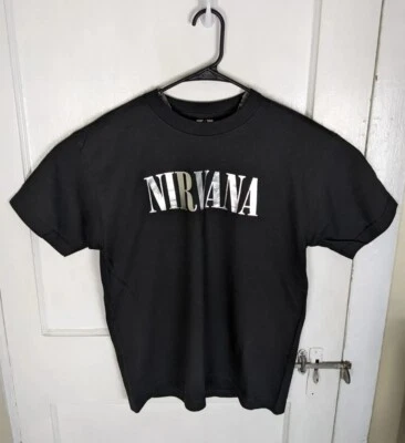 Camiseta De Colección Y2K 2002 Nirvana Nevermind Silver Spellout Juvenil XL/Hombres M EE. UU.  Foto 1 de 4