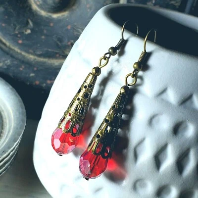 Pendientes antiguos de lágrima de cristal brillante rojo rubí facetado filigrana de bronce Foto 1 de 4