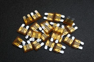 PACK DE 50 FUSIBLES ATC 5 AMPERIOS ATO FUSIBLE HOJA ESTILO COCHE BARCO AUTOMOTRIZ AUTO ATC5 - Imagen 1 de 8