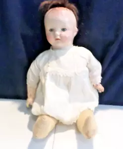 Vintage Kompositionspuppe ~ 18 Zoll groß ~ beschädigt ~ Abblättern an Armen & Kopf ~ - Bild 1 von 8
