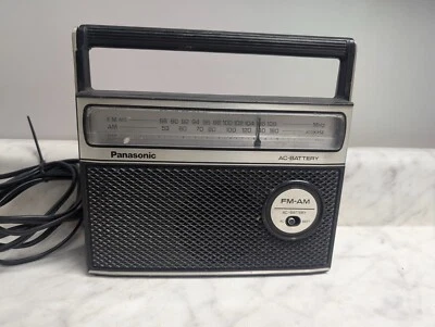 Vintage Panasonic FM-AM AC-Bat Power RF-549 Radio ~PARTS/REPAIR - Image 1 of 4