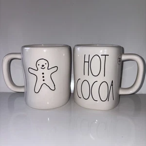 Rae Dunn Lote De 2 Calientes Cacao Pan De Jengibre Hombre Doble Cara Taza Taza Blanca Navidad - Imagen 1 de 6