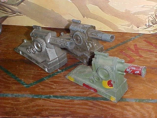 3 Vintage Toy Lead Soldiers Cannon LOT! Barclay Manoil HOWITZERS - Image 1 of 1