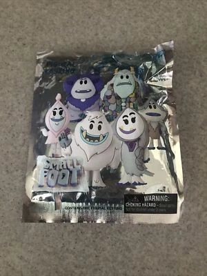 Llavero de espuma 3D de pie pequeño (1 aleatorio) Foto 1 de 3