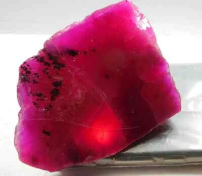 eBay Sale !! 600.00 Carat Natural African Pigeon Blood Ruby Raw Uncut Gemstone - Image 1 of 4
