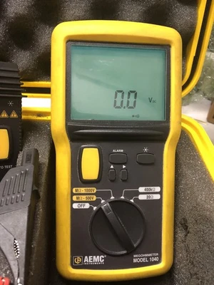 MEGOHMÍMETRO AEMC MODELO 1040 Foto 1 de 4