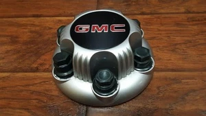 GMC Sierra 1500, Savana Van / 1999 - 2008 / Center Cap, 6 Lug / Silver - Picture 1 of 3