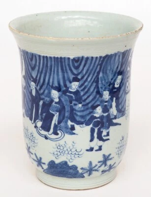 Jarrón chino 17C Chongzhen, 明崇禎 青花八仙人物鐘型瓶 Un jarrón 'figural' azul y blanco Foto 1 de 4