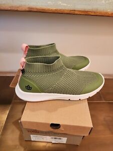 NWT Spenco Yoga Stretch Knit Sneaker Slip-On Shoes - Sage Green Women’s Size 8 B
