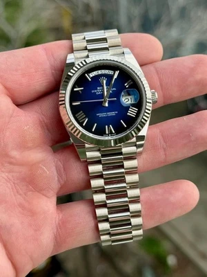 Rolex Day Date 228239 2025 azul ombre 40 mm oro blanco con caja y papeles Foto 1 de 4