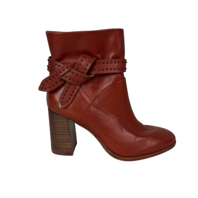 Botín de cuero con correa de corbata con 6 tachuelas Lucky Brand naranja marrón muestra Foto 1 de 4