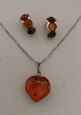 Conjunto de collar y pendientes de plata de ley con corazón de ámbar báltico Foto 1 de 4