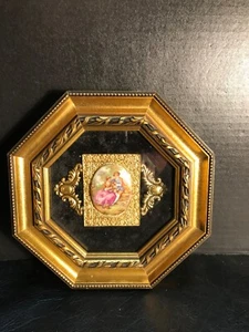 VINTAGE GOLD GILT OCTAGON WALL PLAQUES/ PAINTED VICTORIAN COUPLE - Picture 1 of 4