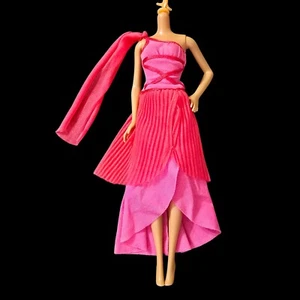 2008 Barbie & The Diamond Castle The Muses Melody Ersatzkleid rot rosa - Bild 1 von 7
