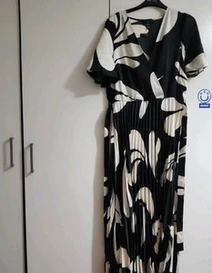 Silky Pleated Long Black and White Dress Suze 14 - Picture 1 of 5