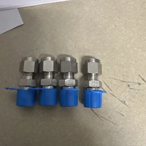 New Tylok 316 SS, 1/4" tube x 1/4" NPT Qty 4 - Picture 1 of 2