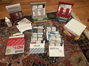 Vintage Apple II 5.25 Floppy Disks, 9 Hard Cases + Cleaner, aprox 90 - Untested! - Photo 1/4