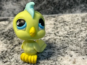 Littlest Pet Shop LPS #858 Cockatoo Green Yellow Blue Authentic HASBRO 2007 - Picture 1 of 8