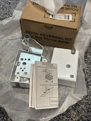 Juego de reversión de bisagra de puerta de refrigerador LG genuino OEM MBL65401502 y MCK674004 Foto 1 de 4