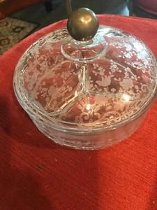 Rare Cambridge Glass Chantilly Round Divided Nut candy dish w LID Silver Knob 7" - Picture 1 of 3