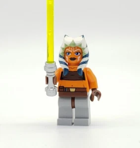 Lego Star Wars Ahsoka Tano Minifigure Jedi Padawan w/ Lightsaber 7751 8037 7675 - Picture 1 of 2
