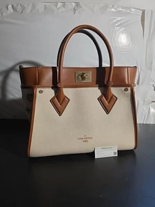 Louis Vuitton Calfskin Monogram Tufting On My Side Brown/Beige - Imagen 1 de 17