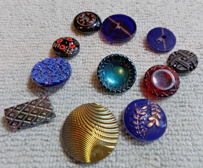 Lot of 11 Vintage Antique Glass Buttons - Image 1 of 4
